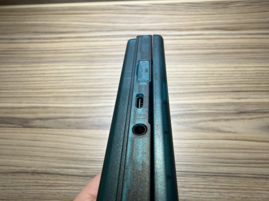Retroid Pocket Flip 2 close up of I/O